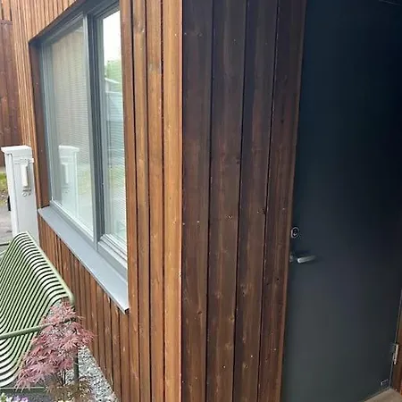 Liten Og Moderne Hybel Med Gratis Parkering Tromso Exterior photo